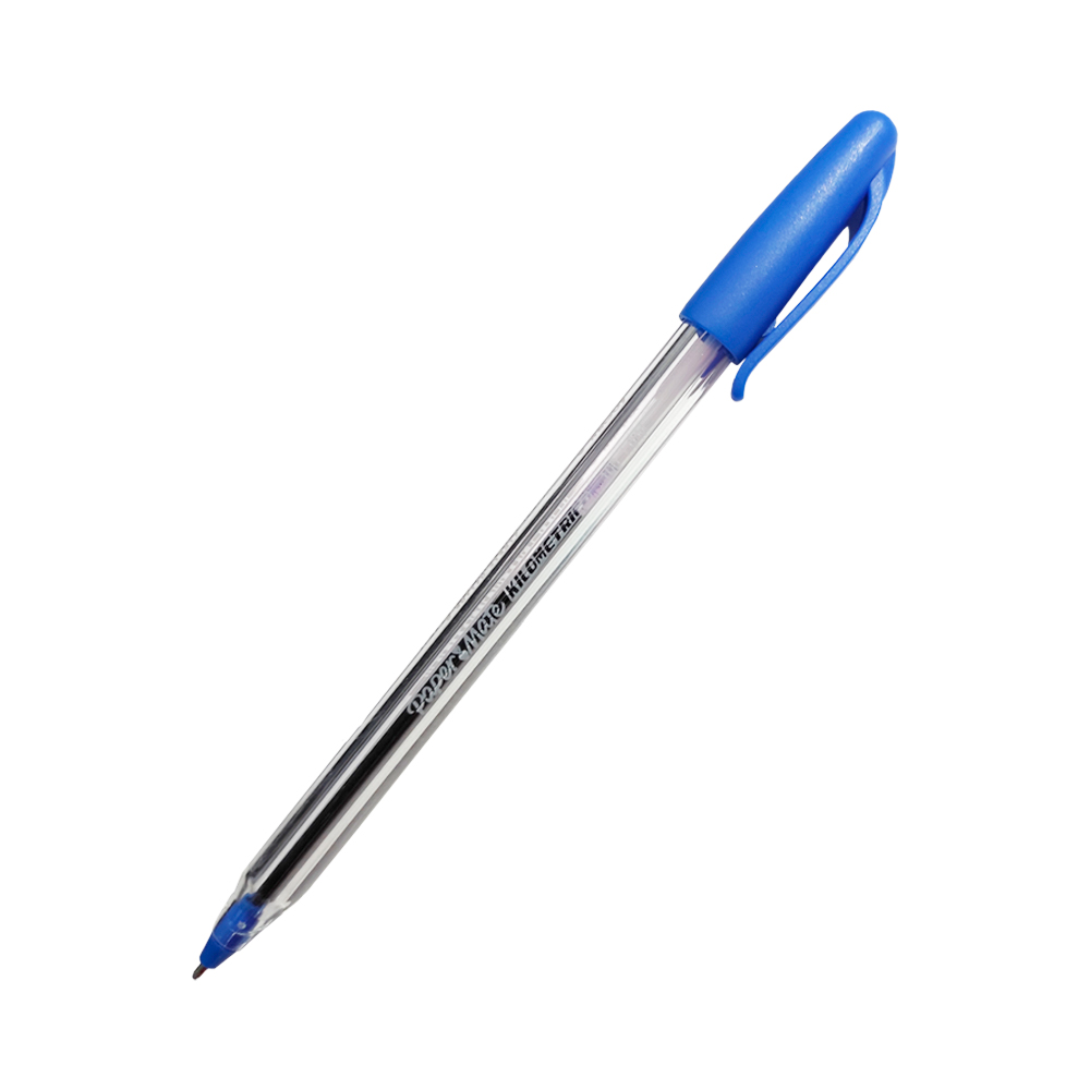 Lista de pruebas de laboratorio con bolígrafo sobre fondo azul de cerca