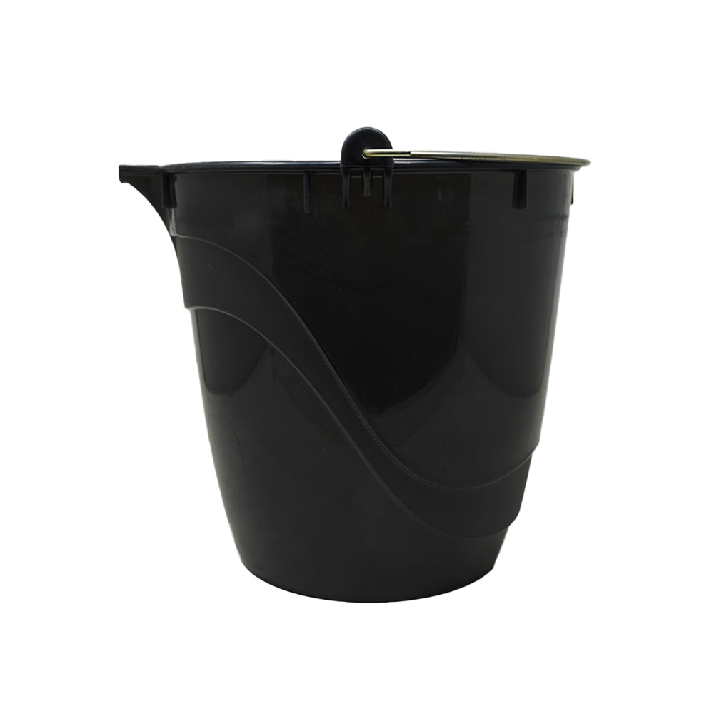 CUBETA NEGRO DE PLASTICO FLEXIBLE CON PICO 8 LITROS - Image 2